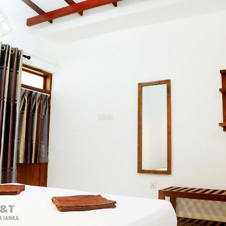Hotel T & T Анурадхапура Экстерьер фото