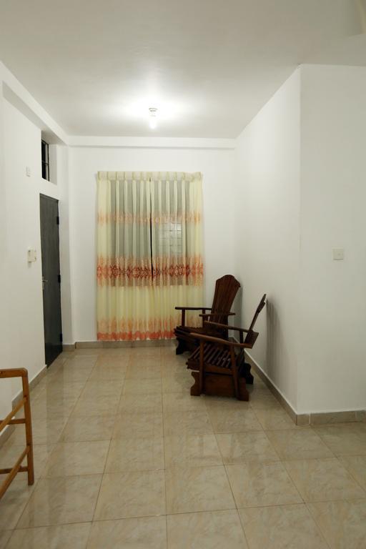 Hotel T & T Анурадхапура Номер фото